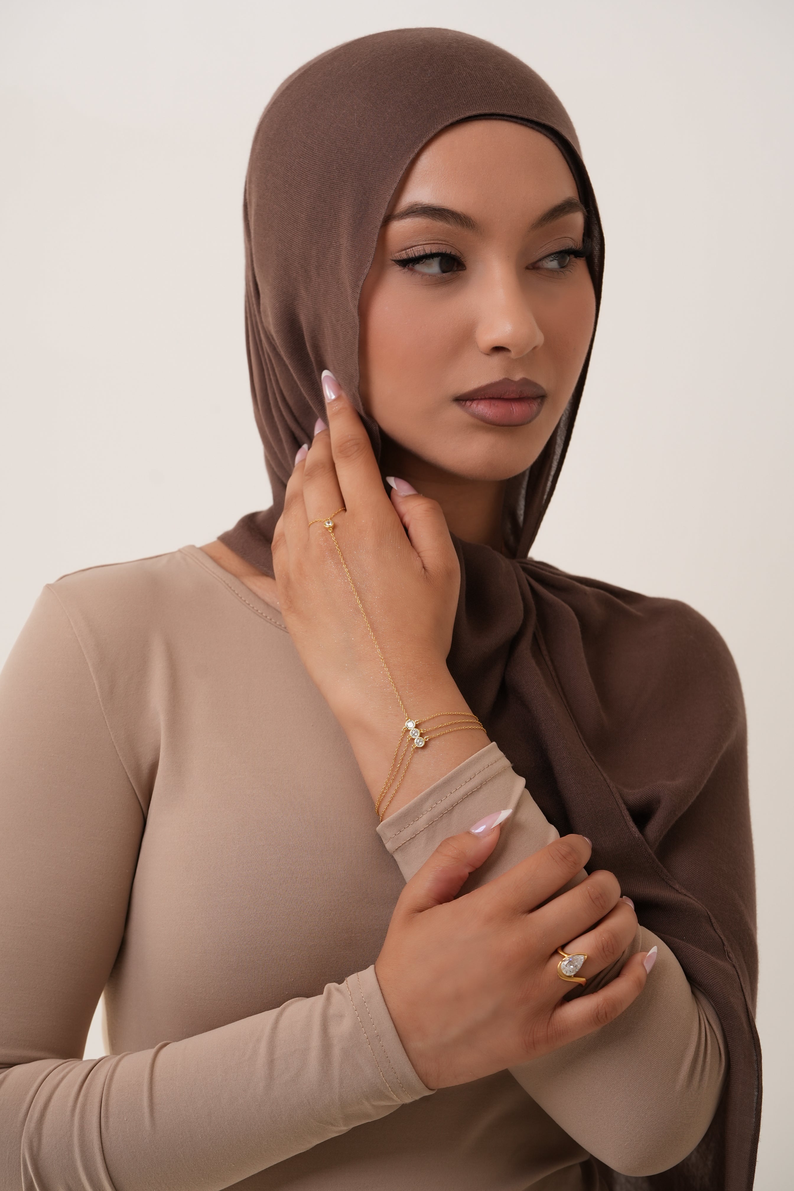 Arina Hand Chain