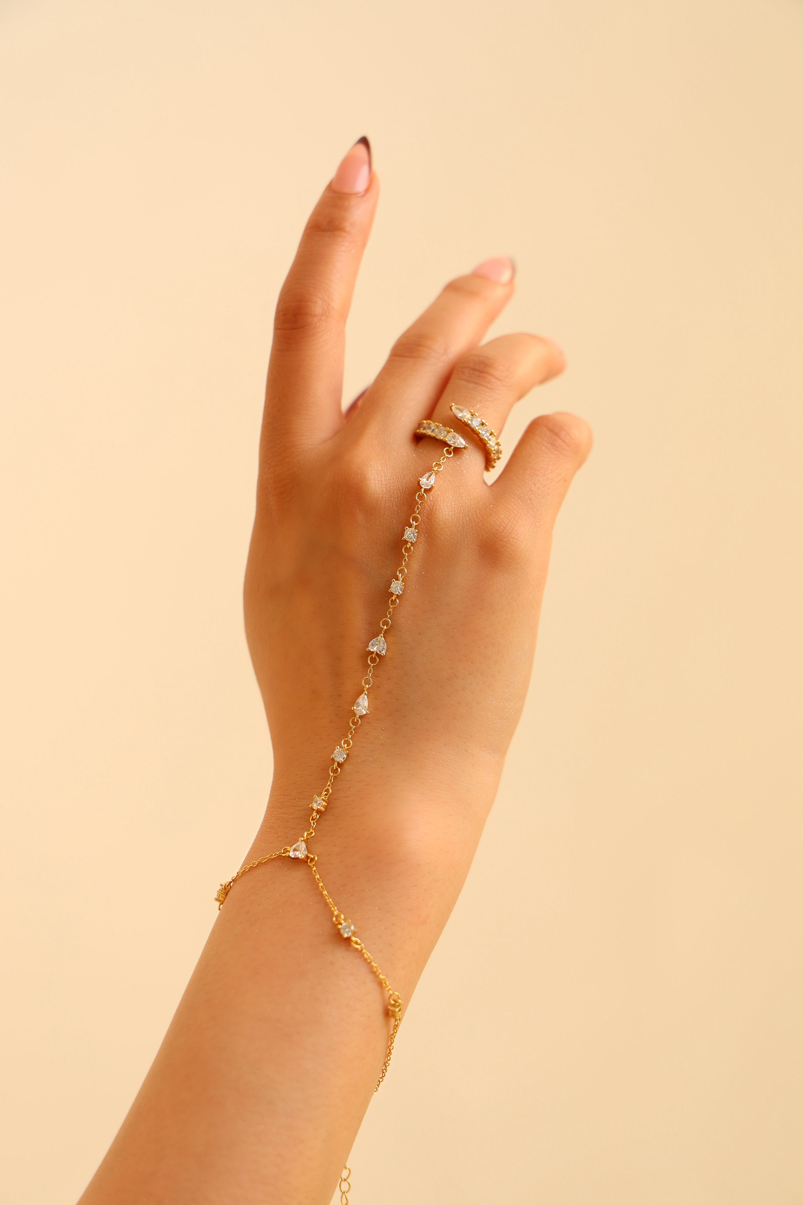 Amoura Hand Chain